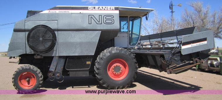 image for item 3076 1980 Gleaner N6 combine