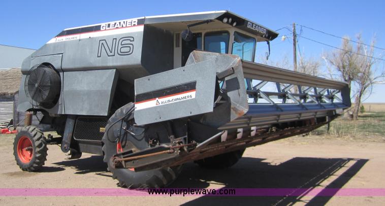 image for item 3076 1980 Gleaner N6 combine