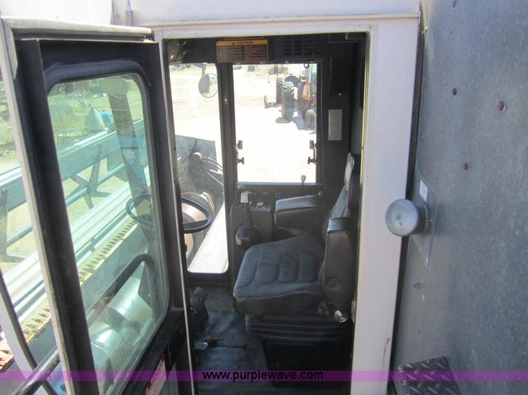 image for item 3076 1980 Gleaner N6 combine