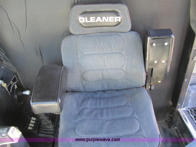 image for item 3076 1980 Gleaner N6 combine