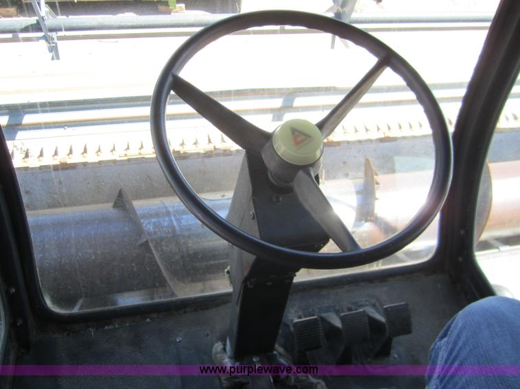 image for item 3076 1980 Gleaner N6 combine