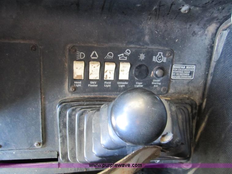 image for item 3076 1980 Gleaner N6 combine