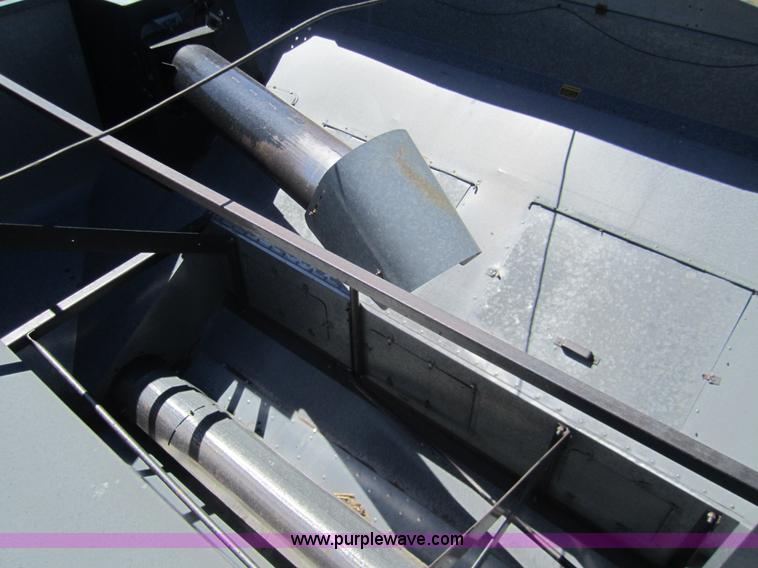 image for item 3076 1980 Gleaner N6 combine