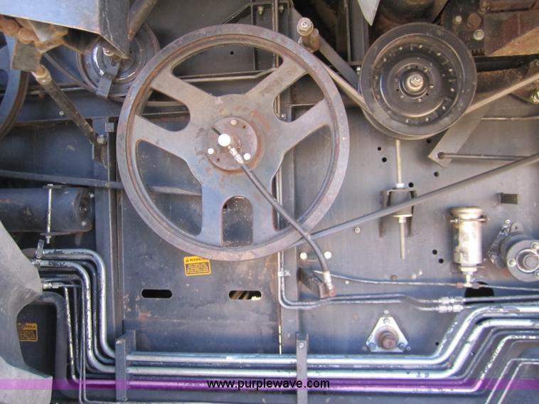 image for item 3076 1980 Gleaner N6 combine