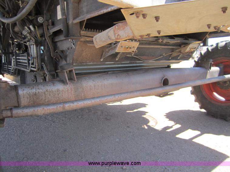 image for item 3076 1980 Gleaner N6 combine