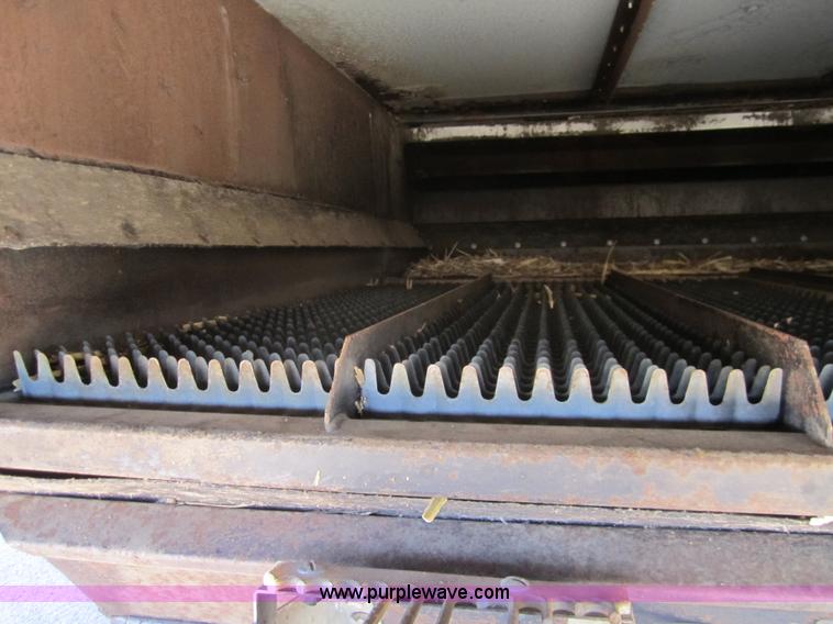 image for item 3076 1980 Gleaner N6 combine