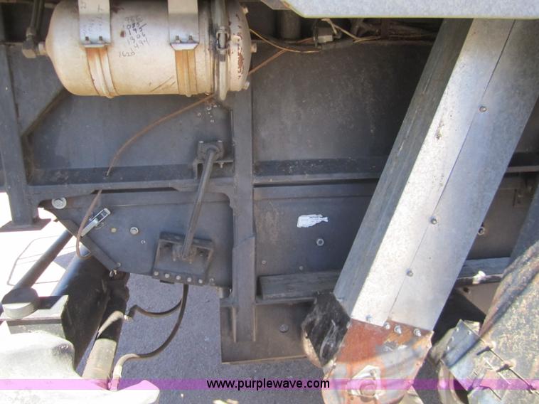 image for item 3076 1980 Gleaner N6 combine