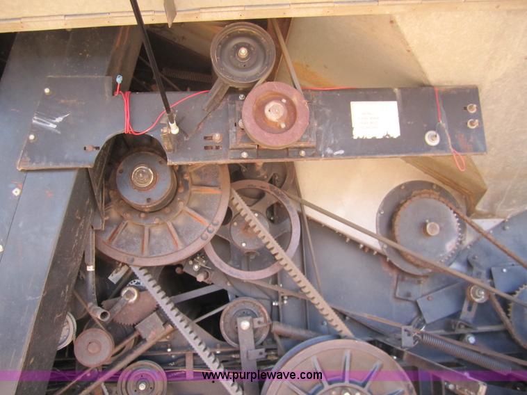 image for item 3076 1980 Gleaner N6 combine