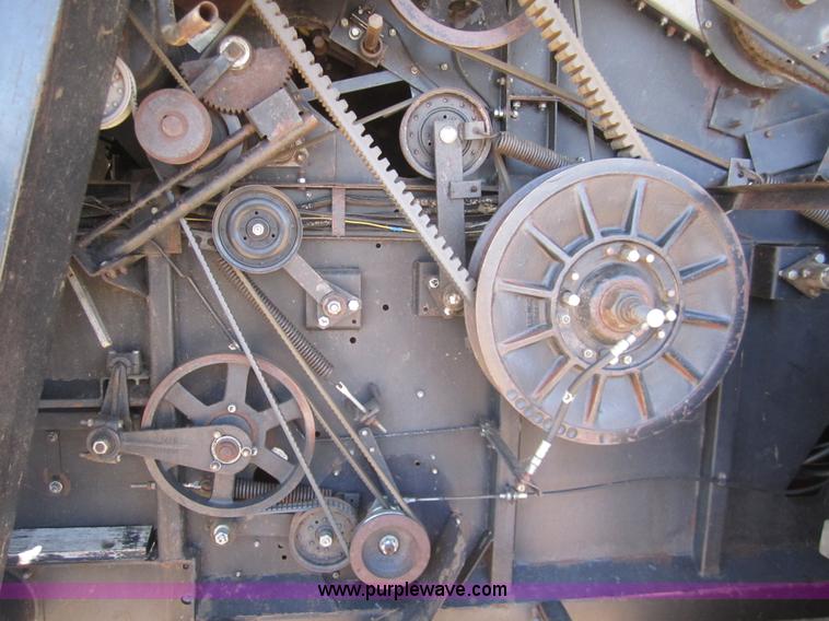 image for item 3076 1980 Gleaner N6 combine