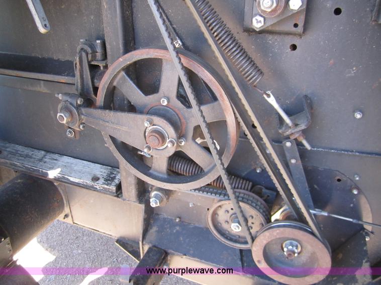 image for item 3076 1980 Gleaner N6 combine