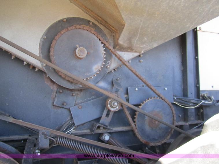 image for item 3076 1980 Gleaner N6 combine