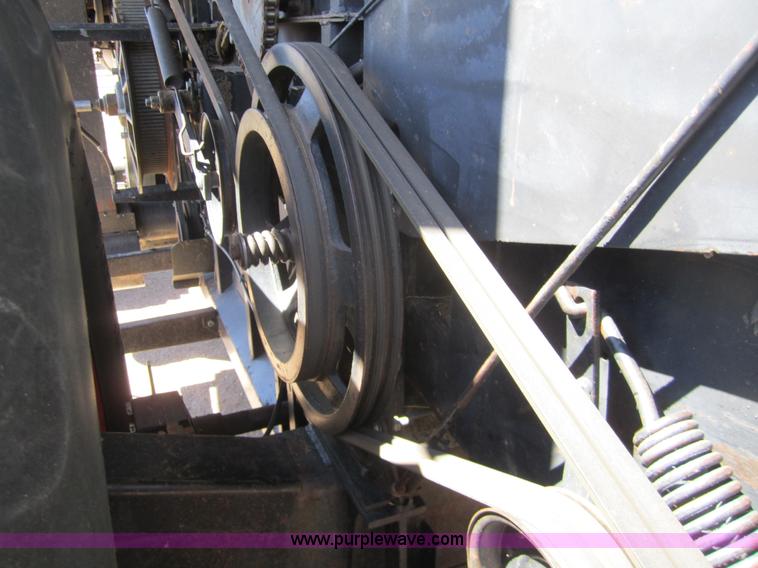 image for item 3076 1980 Gleaner N6 combine