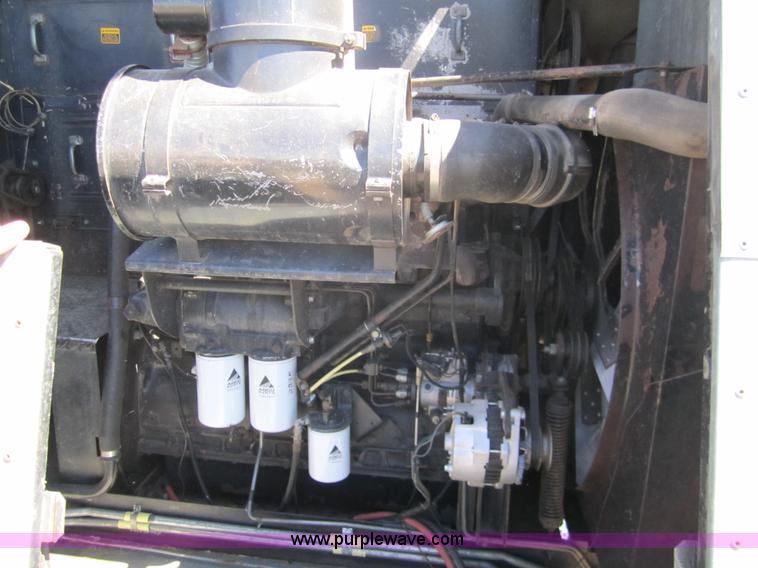 image for item 3076 1980 Gleaner N6 combine