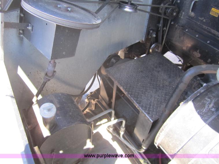 image for item 3076 1980 Gleaner N6 combine