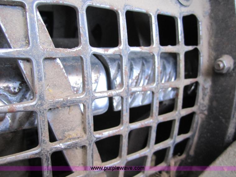 image for item 3076 1980 Gleaner N6 combine