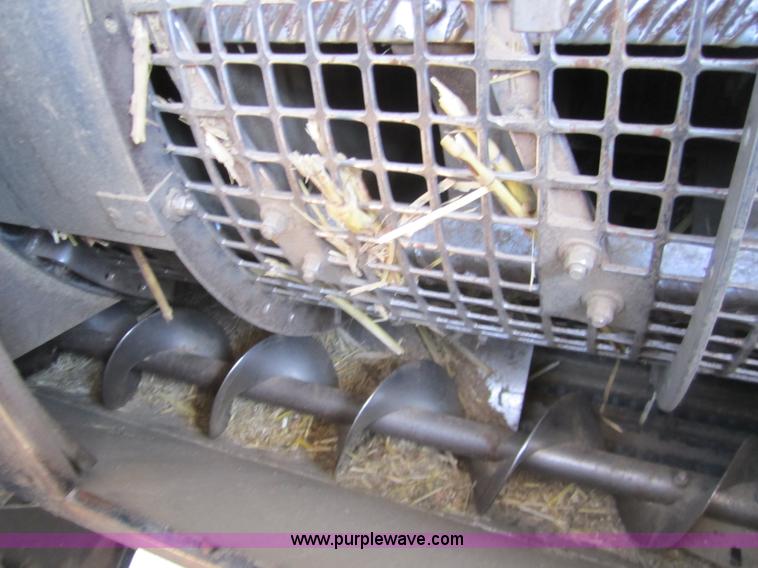 image for item 3076 1980 Gleaner N6 combine