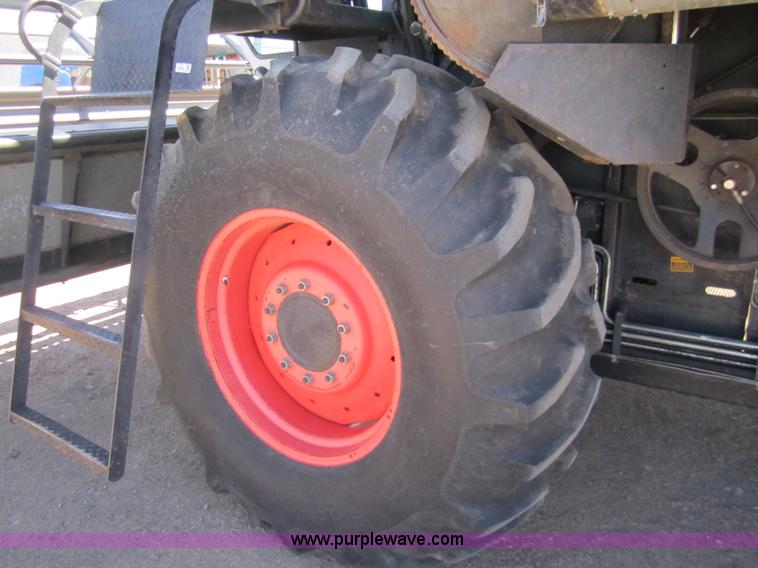 image for item 3076 1980 Gleaner N6 combine