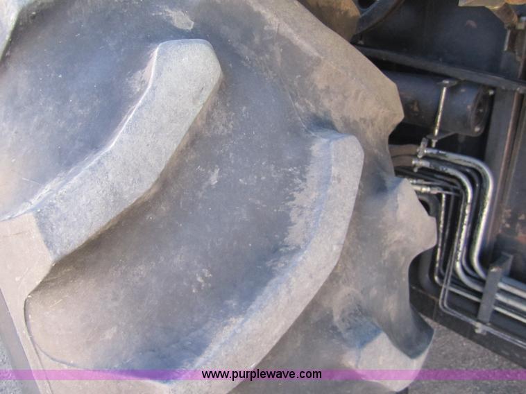 image for item 3076 1980 Gleaner N6 combine