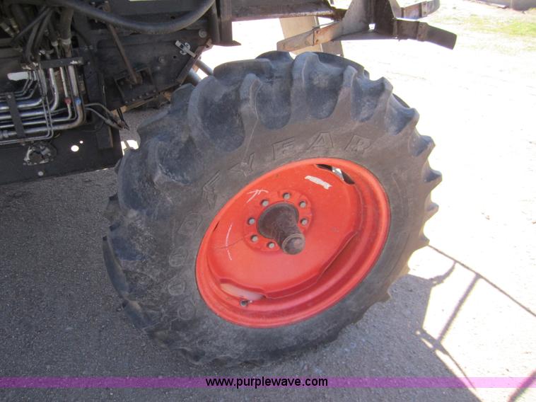 image for item 3076 1980 Gleaner N6 combine