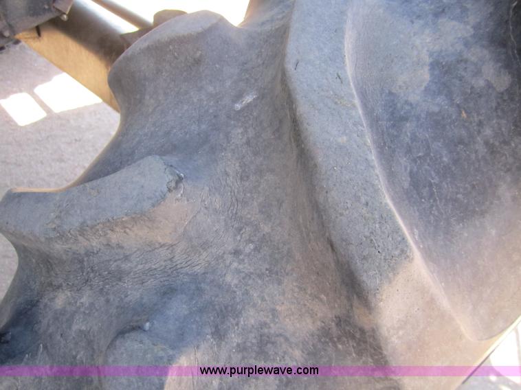 image for item 3076 1980 Gleaner N6 combine