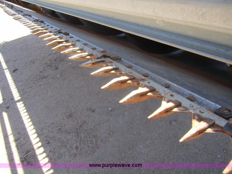 image for item 3076 1980 Gleaner N6 combine