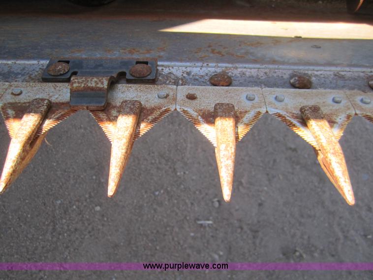 image for item 3076 1980 Gleaner N6 combine