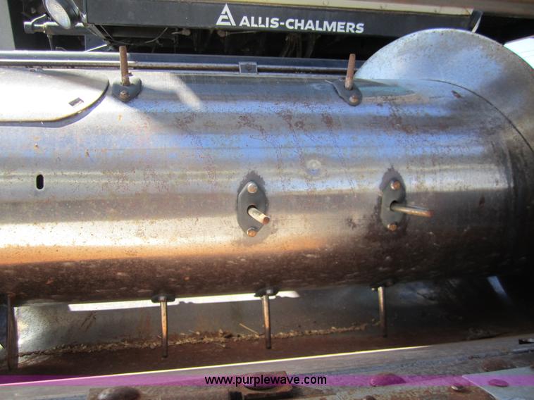 image for item 3076 1980 Gleaner N6 combine