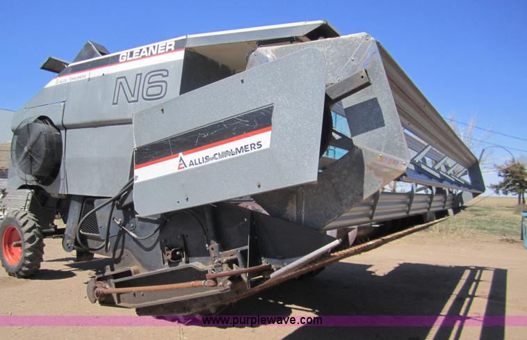 image for item 3076 1980 Gleaner N6 combine