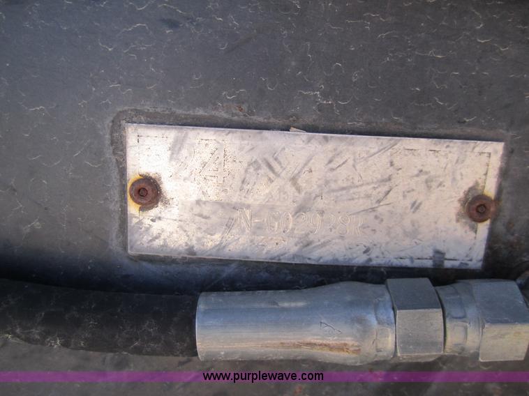 image for item 3076 1980 Gleaner N6 combine