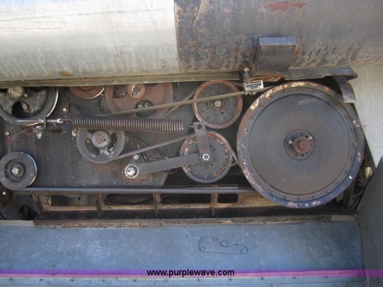 image for item 3076 1980 Gleaner N6 combine