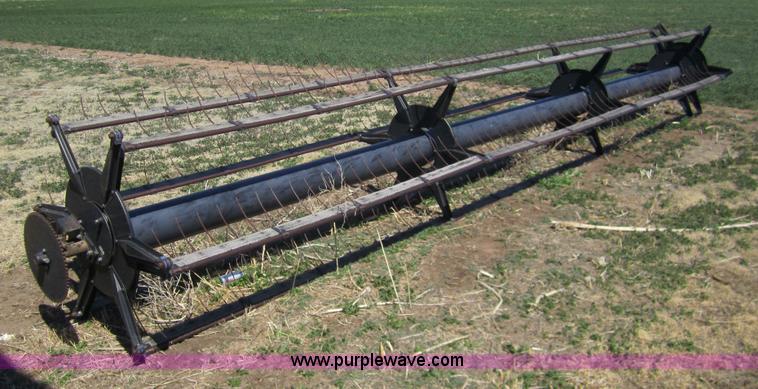 image for item 3076 1980 Gleaner N6 combine