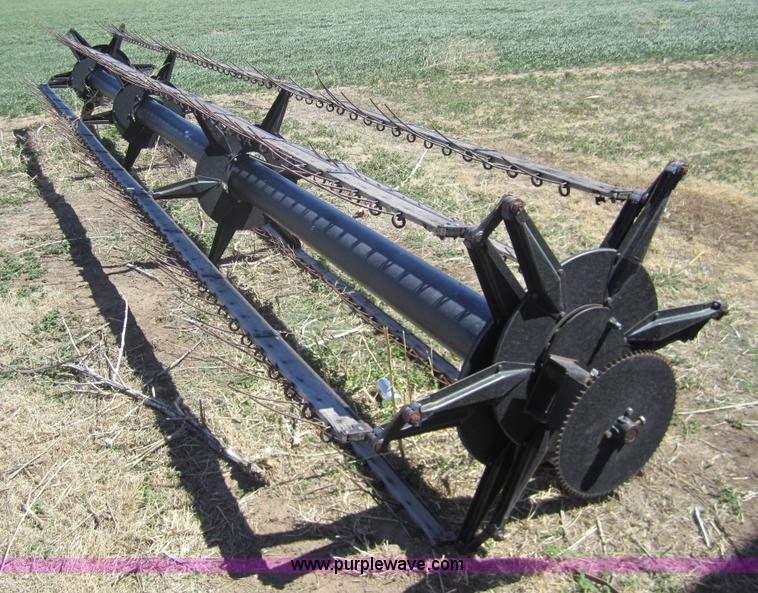 image for item 3076 1980 Gleaner N6 combine