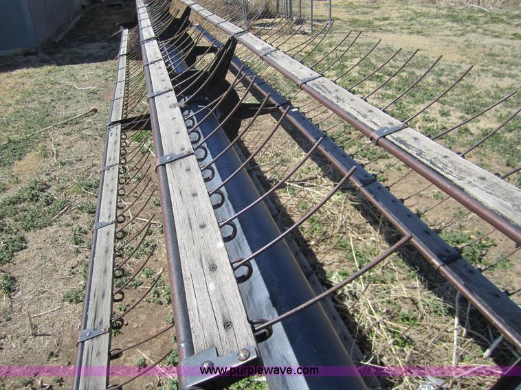 image for item 3076 1980 Gleaner N6 combine