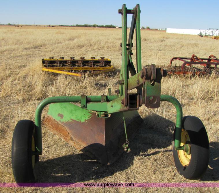 image for item 3462 Pull type ditcher