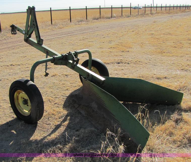 image for item 3462 Pull type ditcher