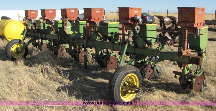 image for item 3469 John Deere planter with Gandy boxes