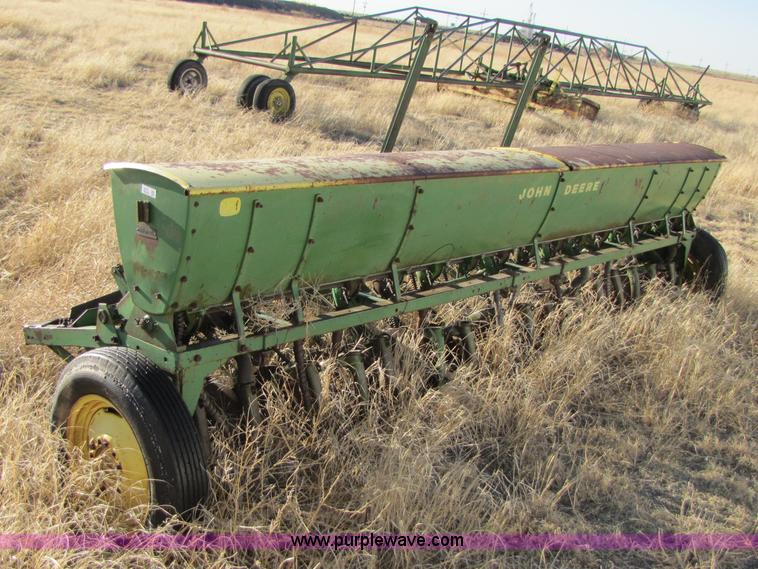 image for item 3476 John Deere 13' drill
