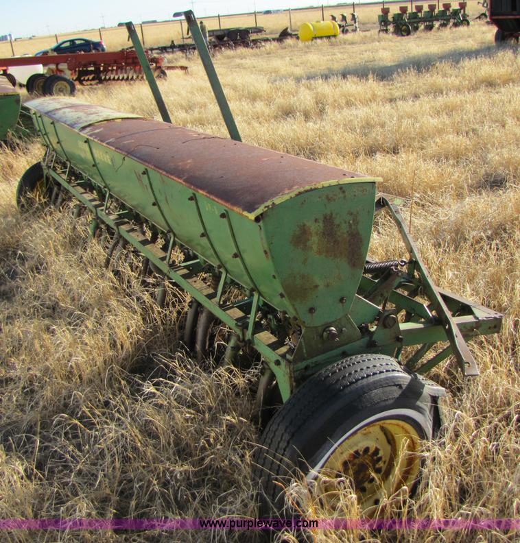 image for item 3476 John Deere 13' drill