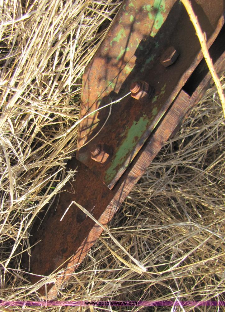 image for item 3476 John Deere 13' drill