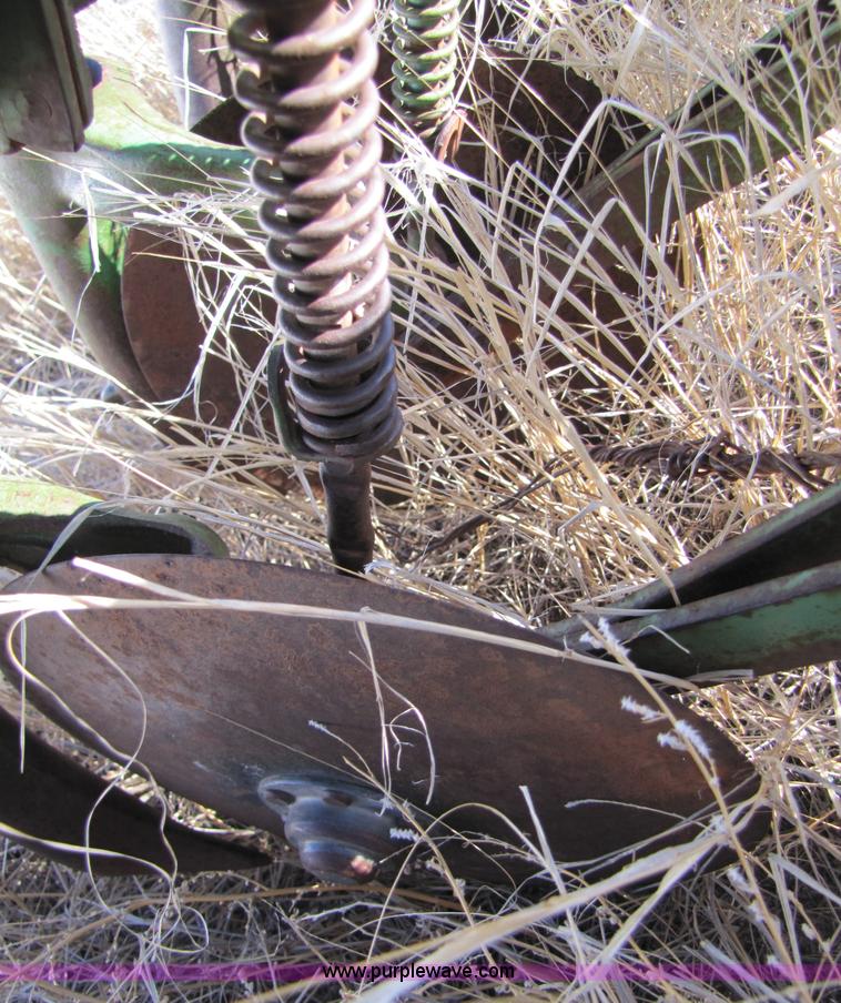 image for item 3476 John Deere 13' drill