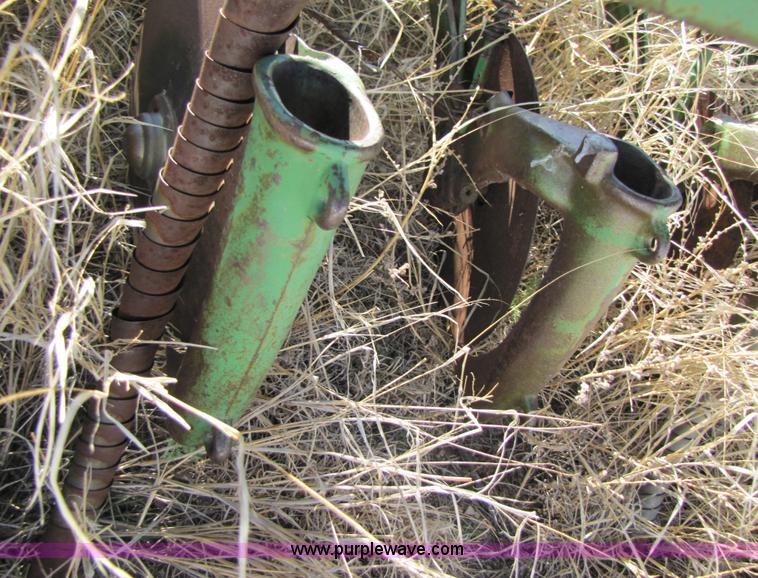image for item 3476 John Deere 13' drill