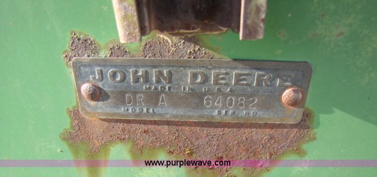image for item 3476 John Deere 13' drill