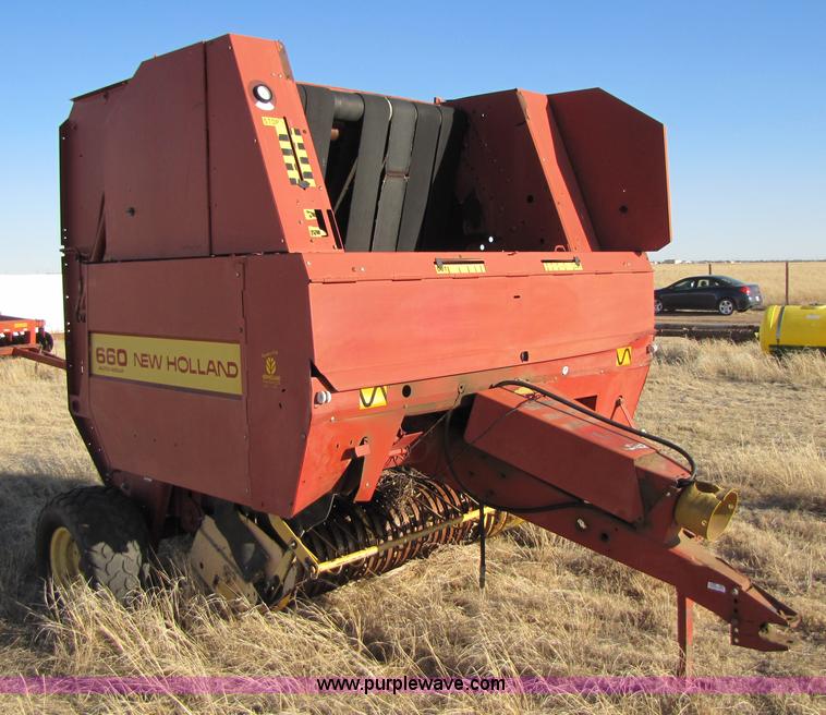 image for item 3489 New Holland 660 round baler