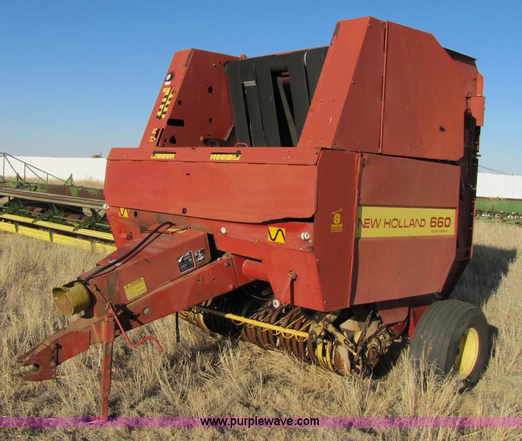 image for item 3489 New Holland 660 round baler