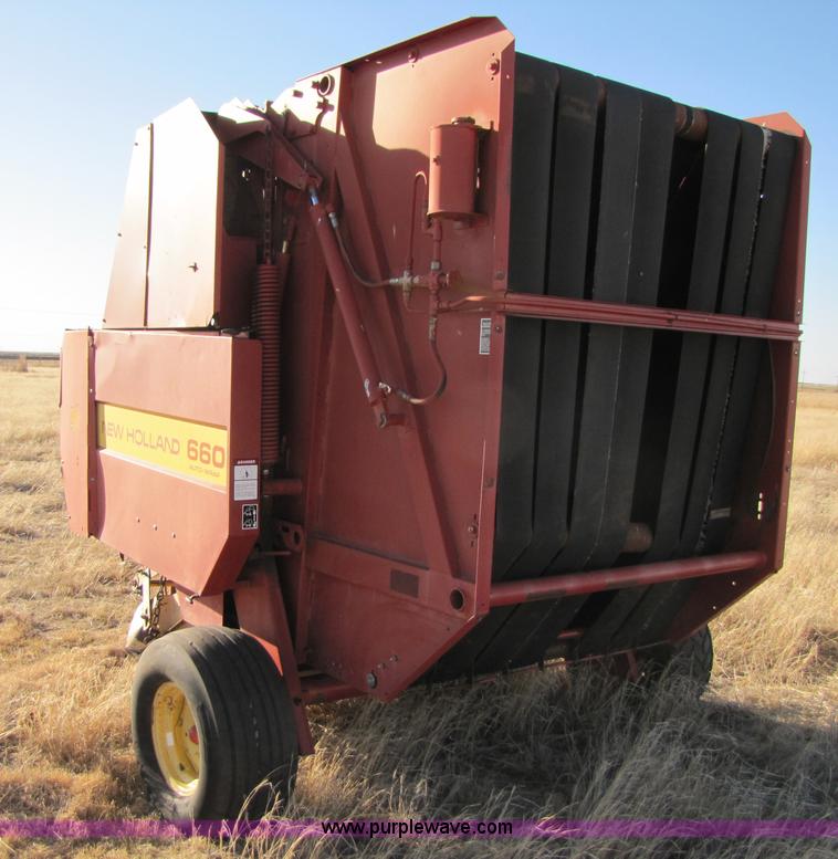 image for item 3489 New Holland 660 round baler