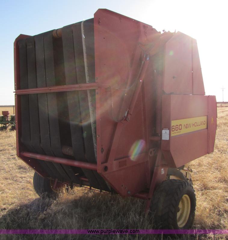 image for item 3489 New Holland 660 round baler
