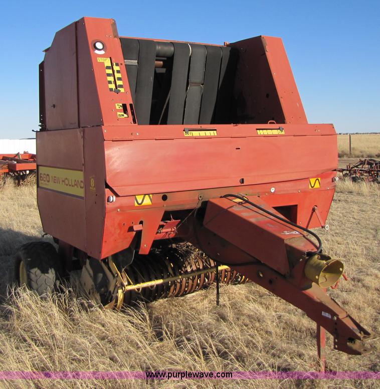 image for item 3489 New Holland 660 round baler