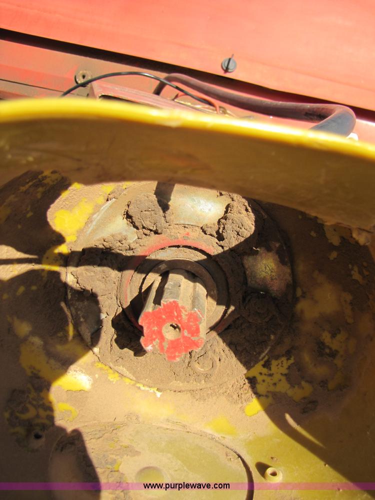 image for item 3489 New Holland 660 round baler