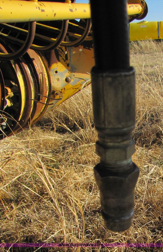 image for item 3489 New Holland 660 round baler