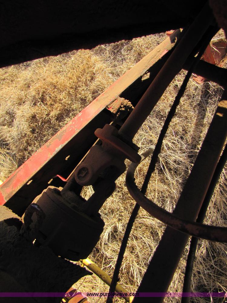 image for item 3489 New Holland 660 round baler